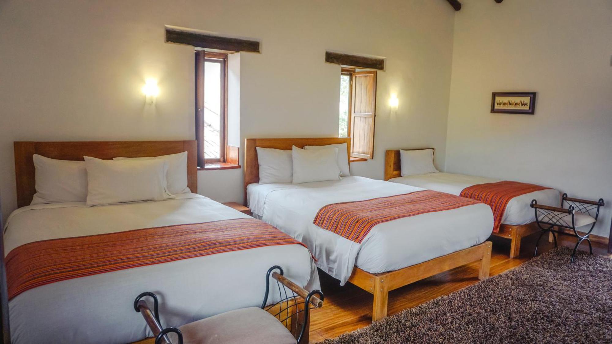 Lizzy Wasi Urubamba Hotel Exterior photo