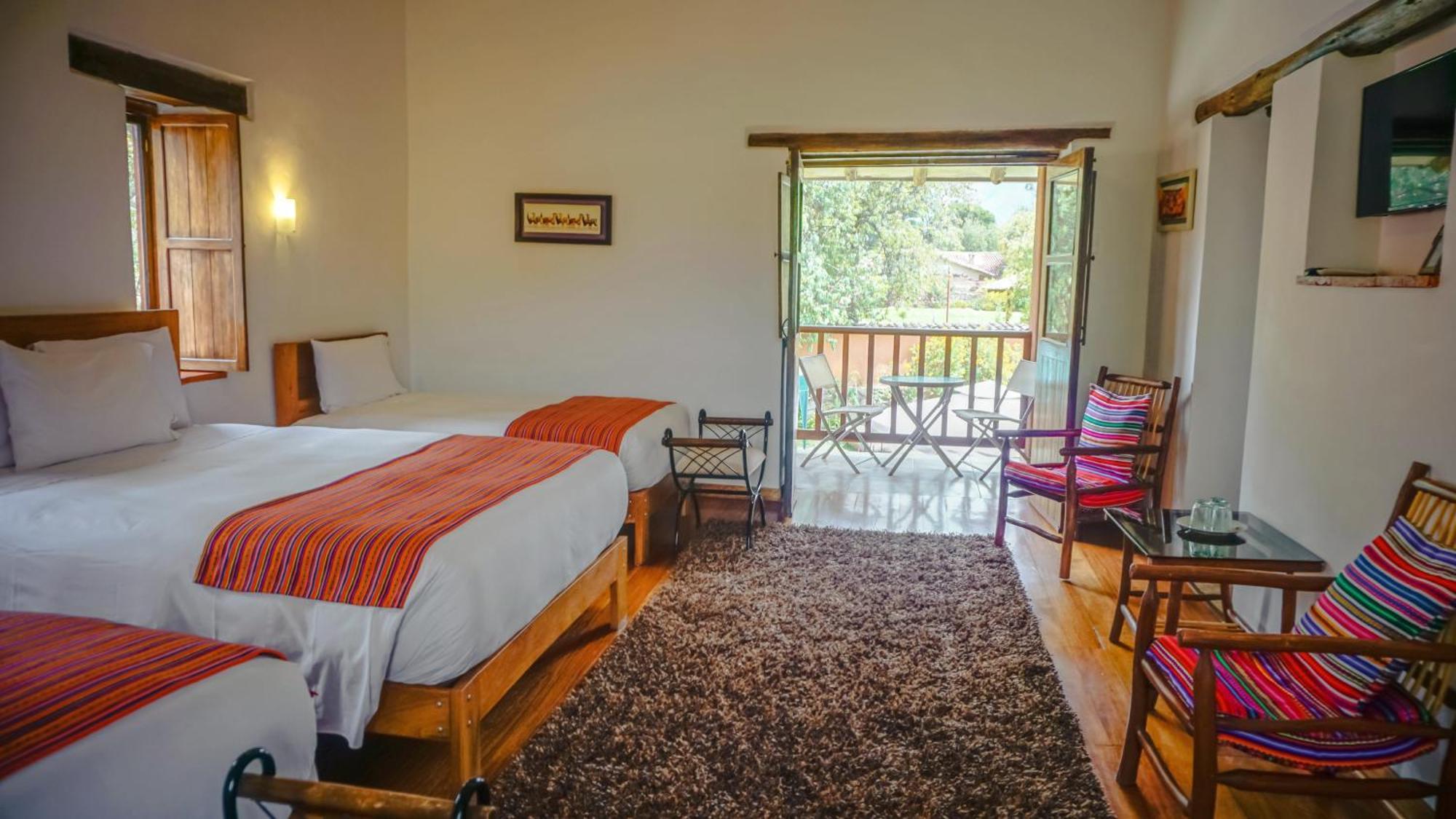 Lizzy Wasi Urubamba Hotel Exterior photo
