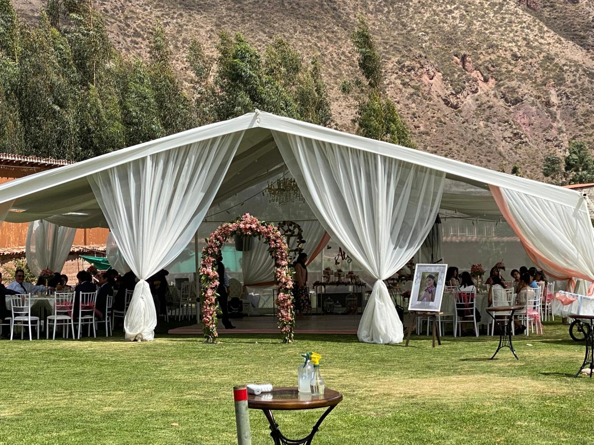 Lizzy Wasi Urubamba Hotel Exterior photo